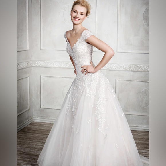 Kenneth Winston wedding dress - Picture 4 of 15